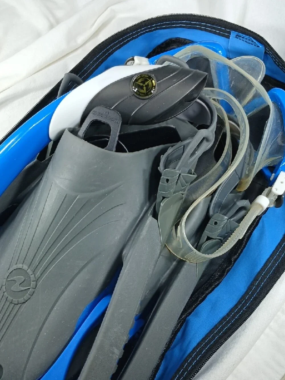 Aqua Lung Sport Men’s Blue Snorkel Mask and Fin Set